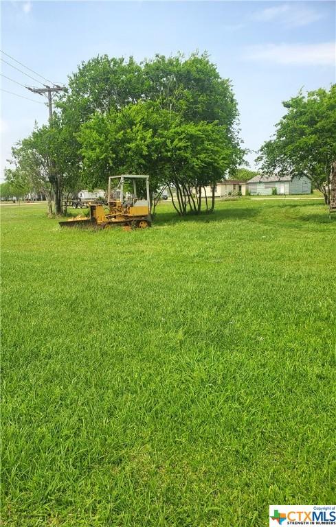 303-309 W Austin Ave, Seadrift, TX 77983 - photo 7