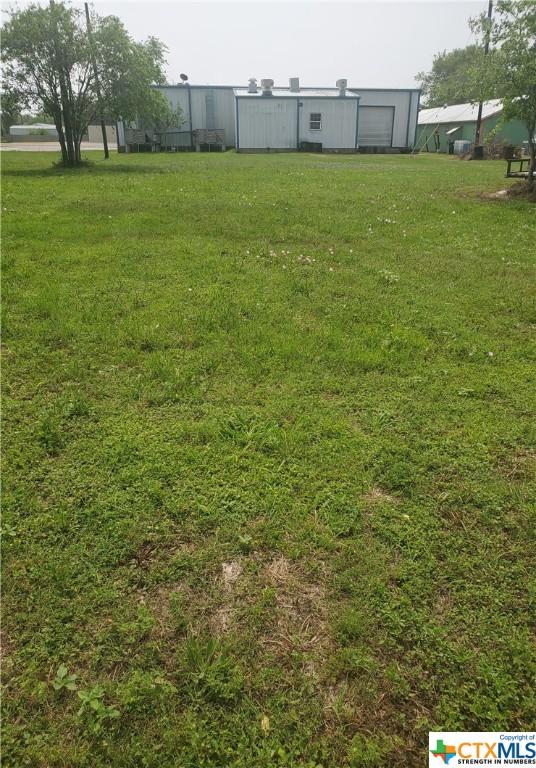 303-309 W Austin Ave, Seadrift, TX 77983 - photo 4