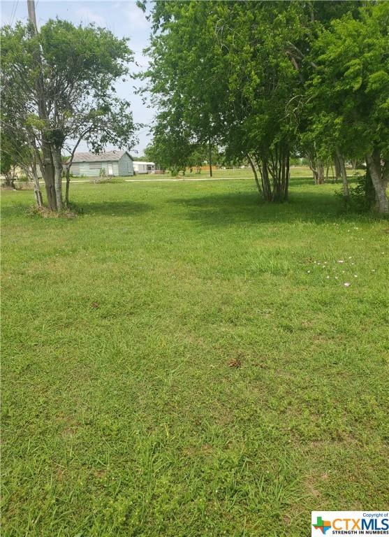 303-309 W Austin Ave, Seadrift, TX 77983 - photo 8