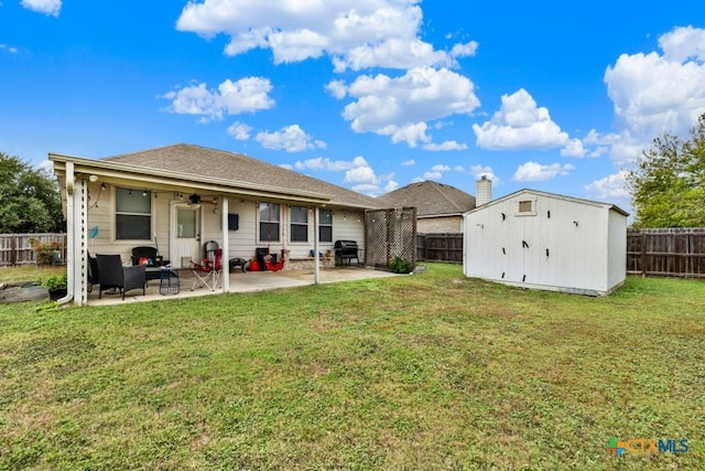 rear view of house featuring a patio, ceiling fan, and a lawn