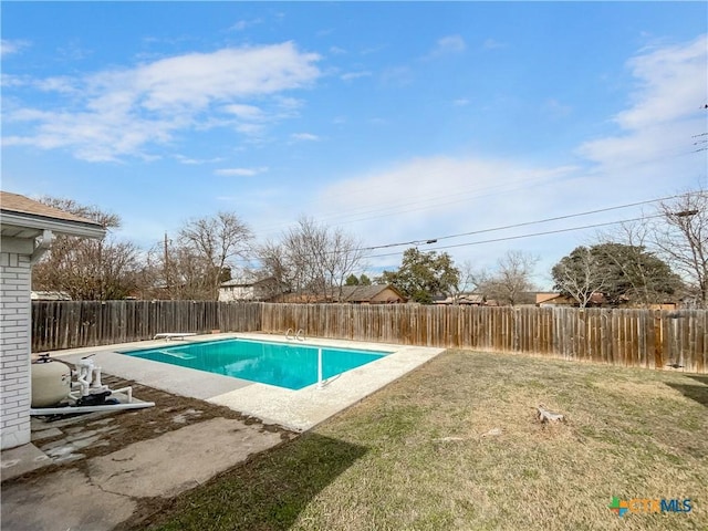 view of swimming pool with a yard and a diving board