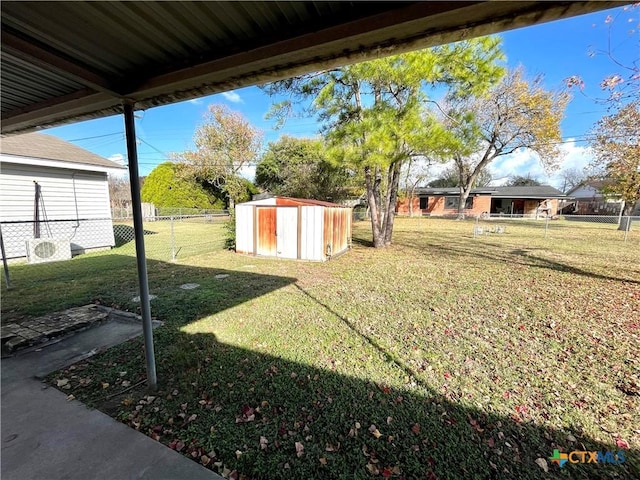 view of yard with a storage shed