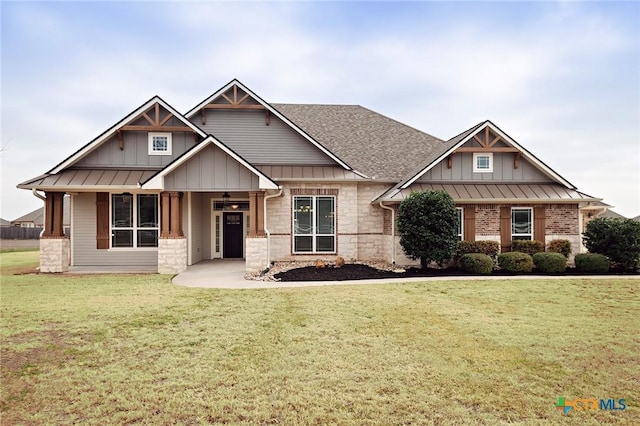 craftsman-style home featuring a front lawn