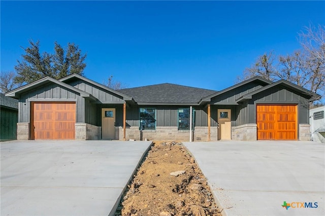 view of front facade with a garage