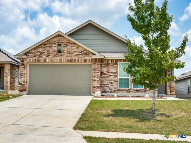 view of front facade featuring a garage and a front yard