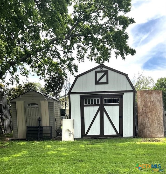 view of outdoor structure featuring a yard