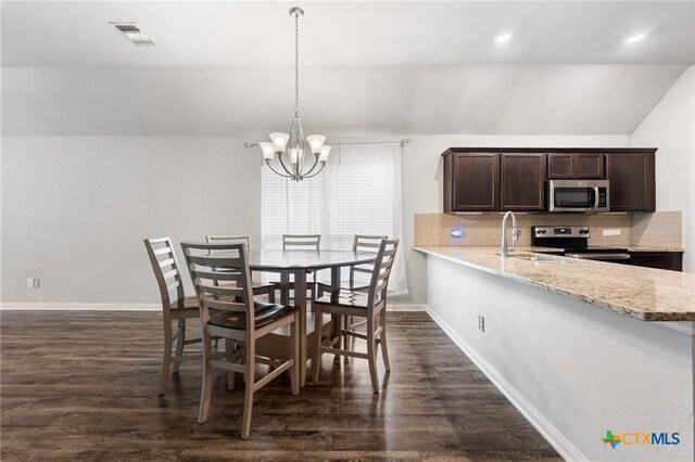 865 Stockdale Rd, Copperas Cove, TX 76522 - dining space featuring a chandelier, dark wood-style flooring, lofted ceiling, and recessed lighting