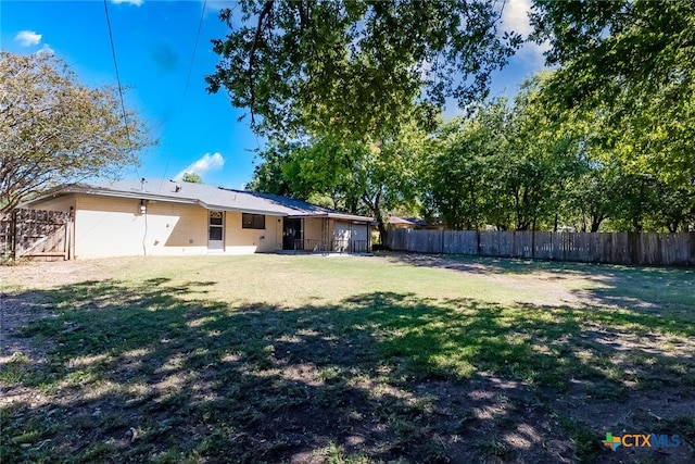 view of yard featuring a patio area