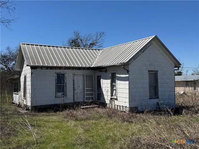 view of front of property with metal roof