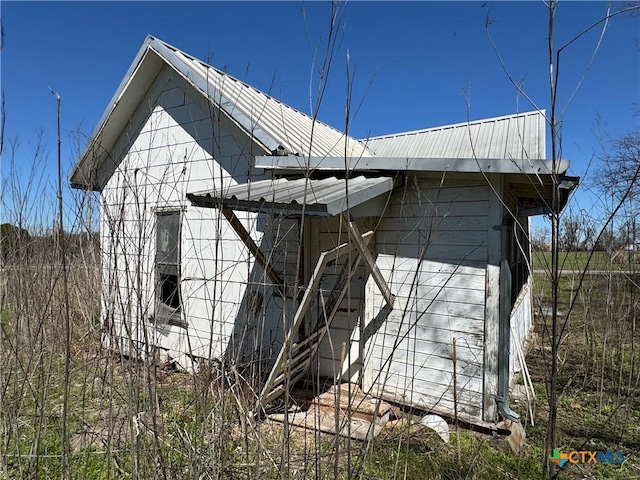 view of outdoor structure