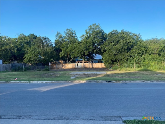 Listing photo 2 for 138 Elm St, Lockhart TX 78644