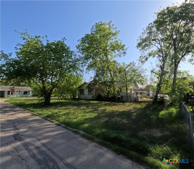 631 E Ireland St, Seguin, TX 78155