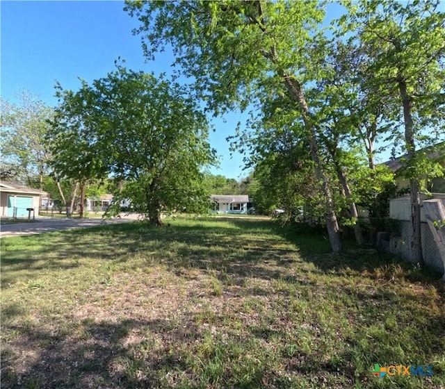 631 E Ireland St, Seguin, TX 78155