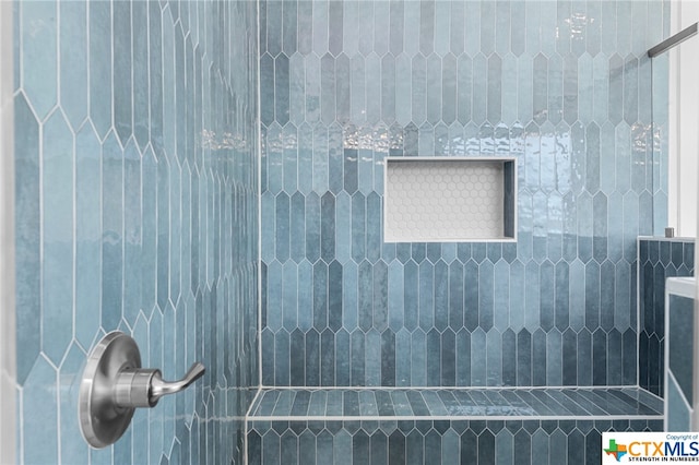 bathroom featuring tiled shower