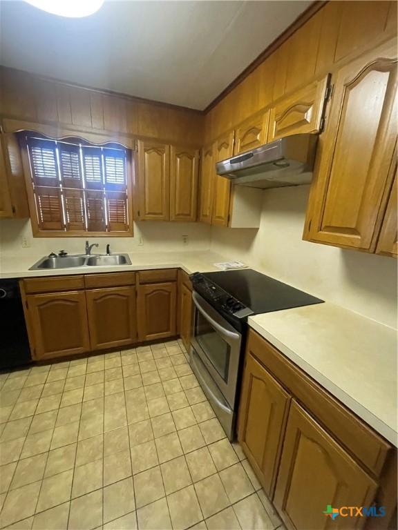 509 W Thomas St, Cuero, TX 77954 - photo 4
