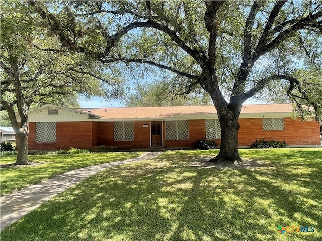 509 W Thomas St, Cuero, TX 77954 - photo 1