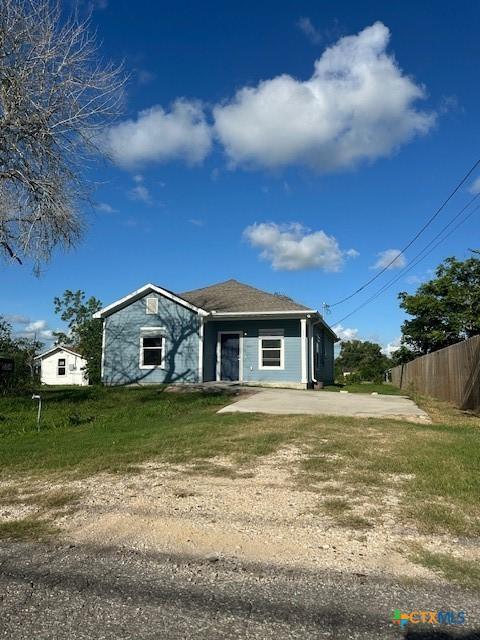 204 Barefield St, Refugio, TX 78377 - photo 1