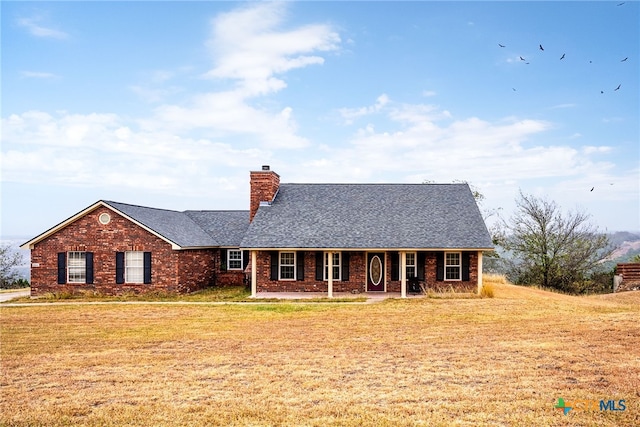 single story home with a front lawn