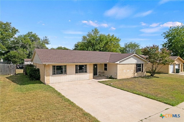 single story home featuring a front lawn