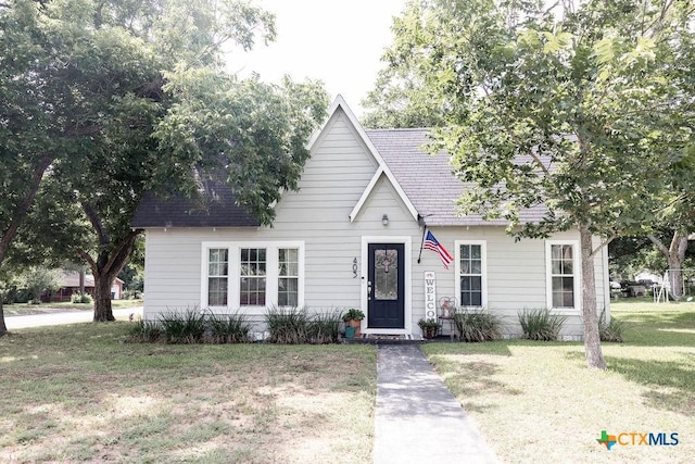 403 E 13th St, Shiner, TX 77984 - view of front of property with a front lawn and roof with shingles