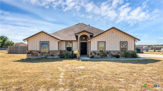 view of front of property with a front lawn