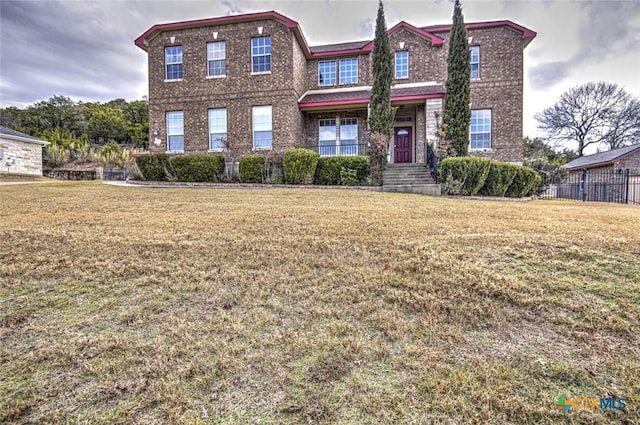 view of front facade featuring a front lawn