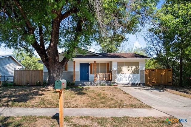 ranch-style house featuring a porch and a front yard