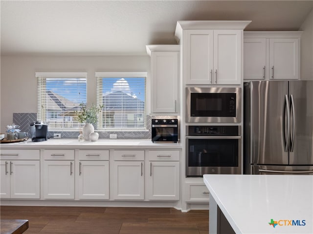 514 Orchard Way, New Braunfels, TX 78132 - kitchen featuring stainless steel appliances, light countertops, and backsplash