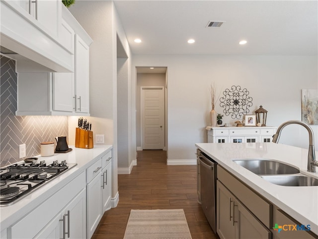 514 Orchard Way, New Braunfels, TX 78132 - kitchen with a sink, appliances with stainless steel finishes, backsplash, light countertops, and recessed lighting
