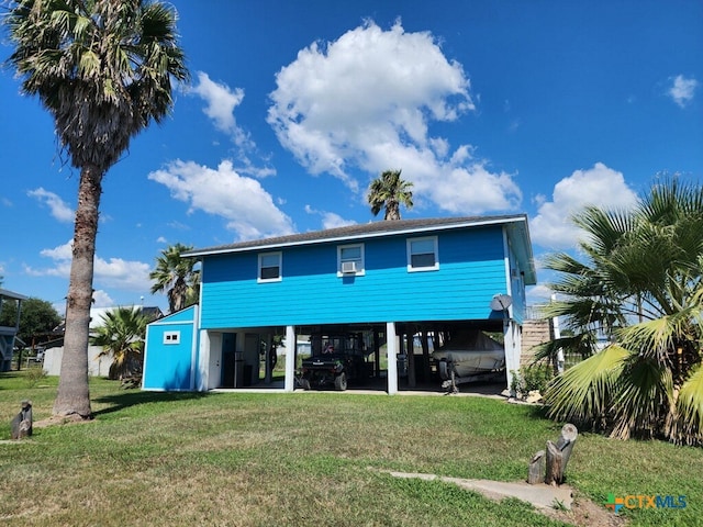 view of front facade with a front yard