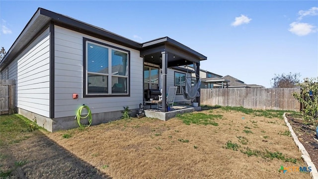 back of house featuring a yard