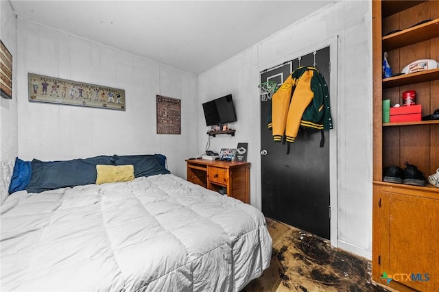 bedroom featuring a closet
