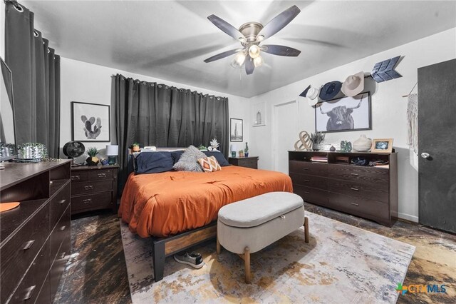 bedroom featuring ceiling fan