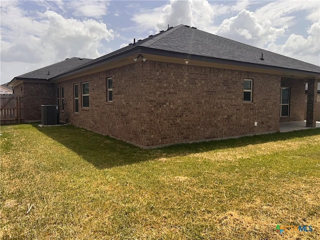 806 Dred Roger Cir, Killeen, TX 76542 - back of property with brick siding and roof with shingles
