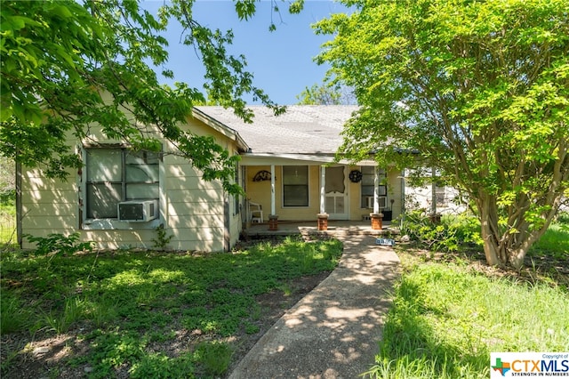 bungalow featuring cooling unit and covered porch