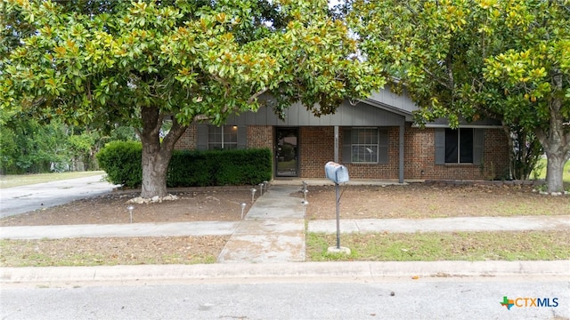 405 Carothers St, Copperas Cove, TX 76522 - view of front of home with brick siding
