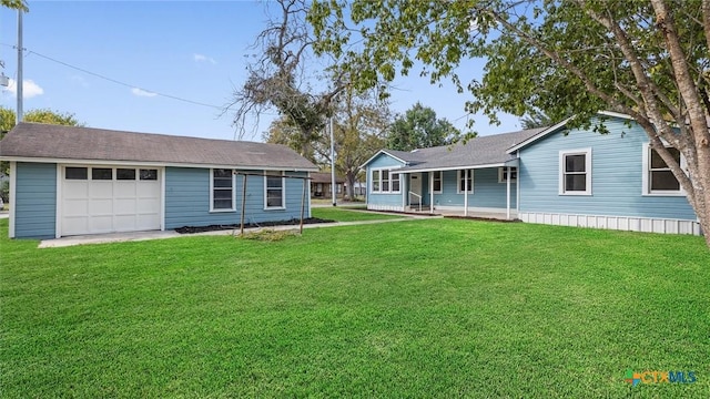 603 E Cedar St, Seguin, TX 78155 - view of front facade featuring covered porch and a front lawn