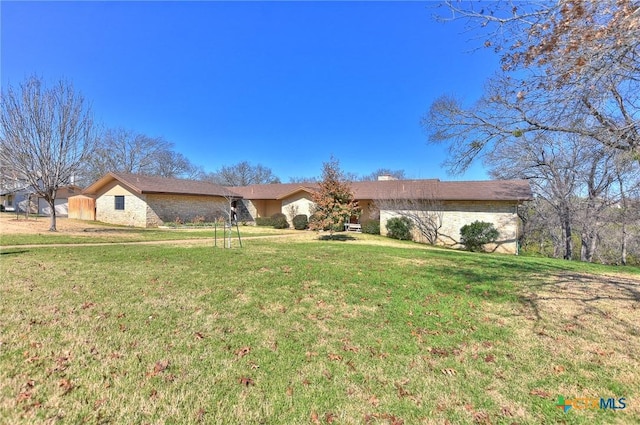 single story home with a front yard