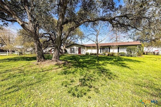 single story home featuring a front lawn