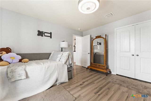 5998 Galveston Rd, Belton, TX 76513 - bedroom with light wood-style flooring, a closet, and baseboards