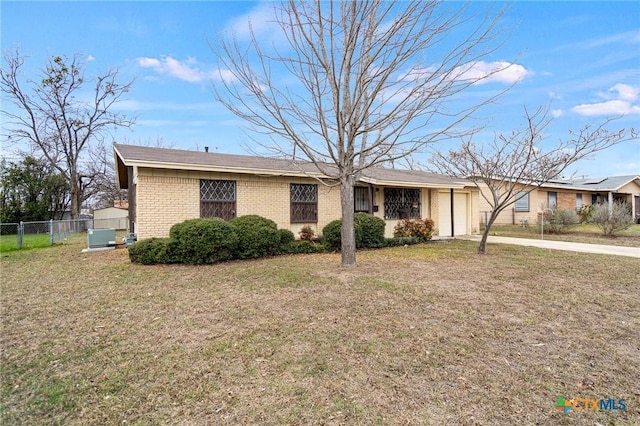 ranch-style home with a front yard