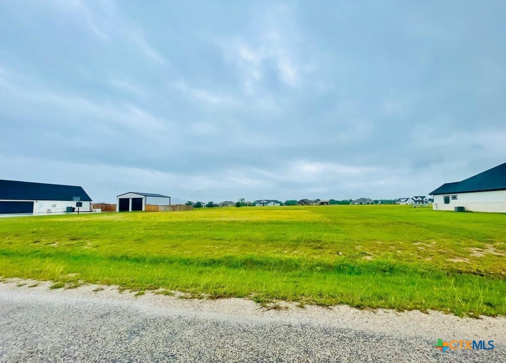 857 Sendera Loop, Victoria, TX 77904 - photo 2