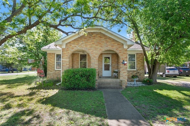 215 Taylor Rd, Elgin, TX 78621 - bungalow featuring brick siding and a front lawn