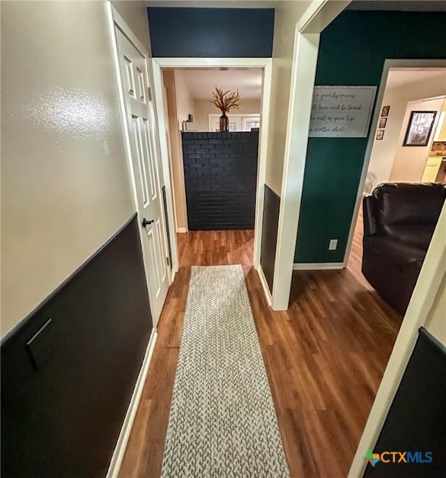 111 Kenilworth Glen St, Victoria, TX 77904 - corridor featuring wood finished floors and baseboards