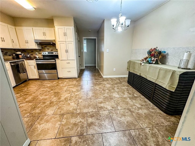 111 Kenilworth Glen St, Victoria, TX 77904 - kitchen featuring stainless steel appliances, backsplash, under cabinet range hood, and a chandelier