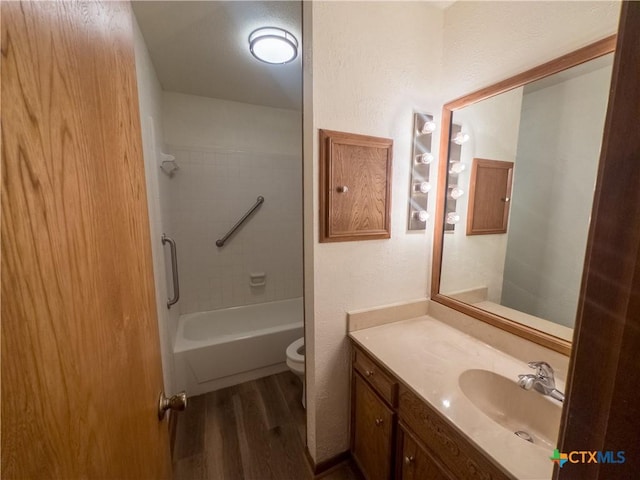 101 Maplewood Dr Unit 28, Victoria, TX 77901 - bathroom featuring wood finished floors, vanity, toilet, and shower / bathtub combination