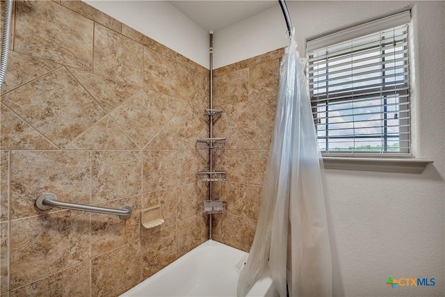 bathroom with shower / bath combo