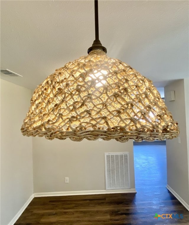 507 Santa Fe, Victoria, TX 77904 - detailed view of wood finished floors and baseboards