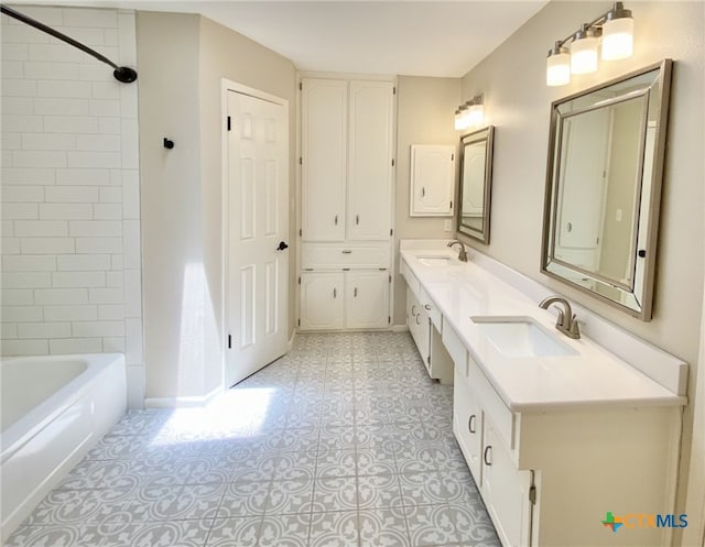 507 Santa Fe, Victoria, TX 77904 - full bath featuring double vanity and shower / bathtub combination