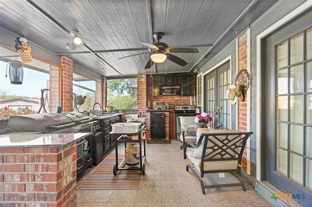 view of patio / terrace with a grill, a sink, an outdoor kitchen, and ceiling fan